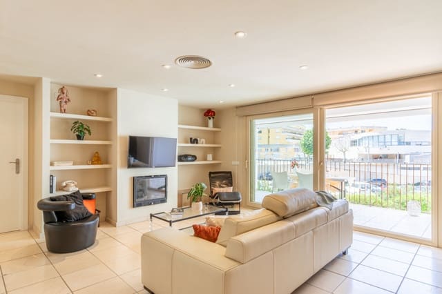 3 makuuhuone Huoneisto myytävänä paikassa Moraira, Teulada-Moraira mukana uima-altaan 
autotalli - 549 000 € (Ref: 9872448)