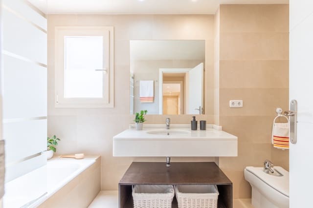 3 makuuhuone Huoneisto myytävänä paikassa Moraira, Teulada-Moraira mukana uima-altaan 
autotalli - 549 000 € (Ref: 9872448)