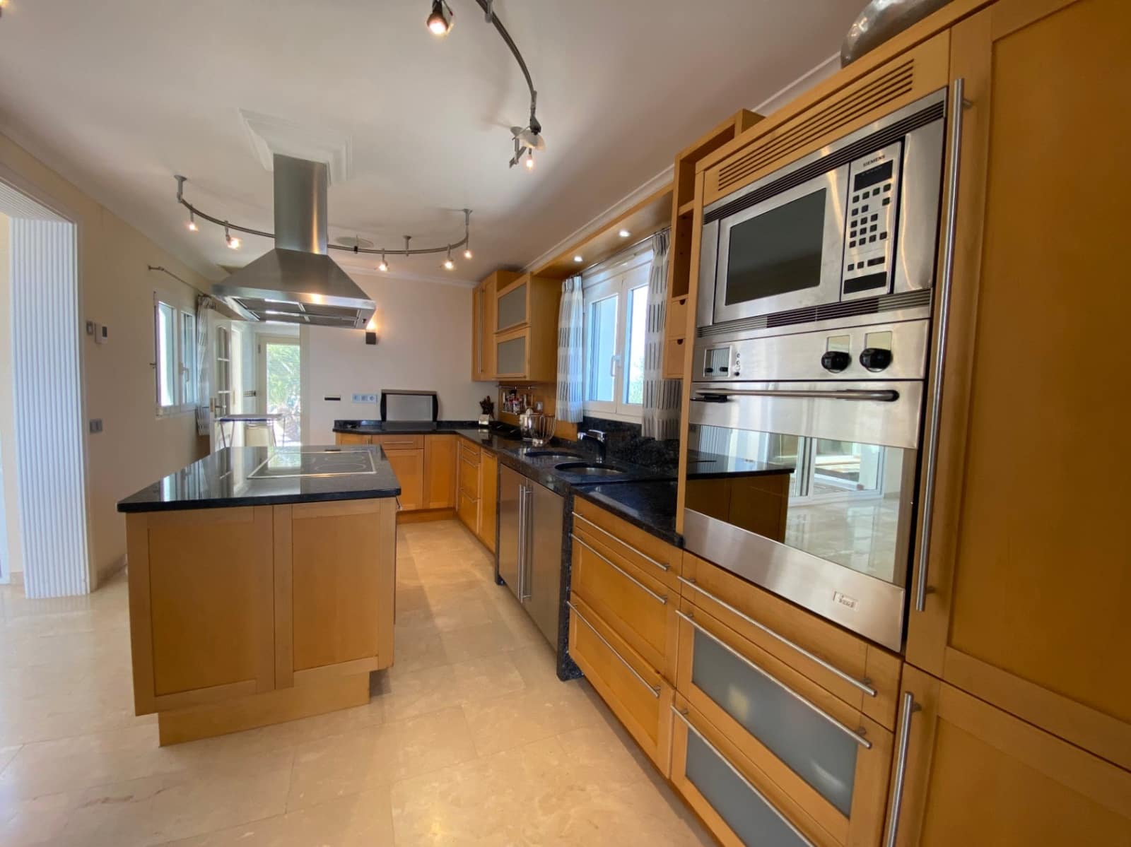 4 bedroom Villa for sale in Moraira with pool garage - € 1,500,000 (Ref: 9895397)