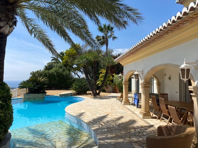 4 soverom Villa til salgs i Moraira, Teulada-Moraira med svømmebasseng garasje - € 1 500 000 (Ref: 9895397)