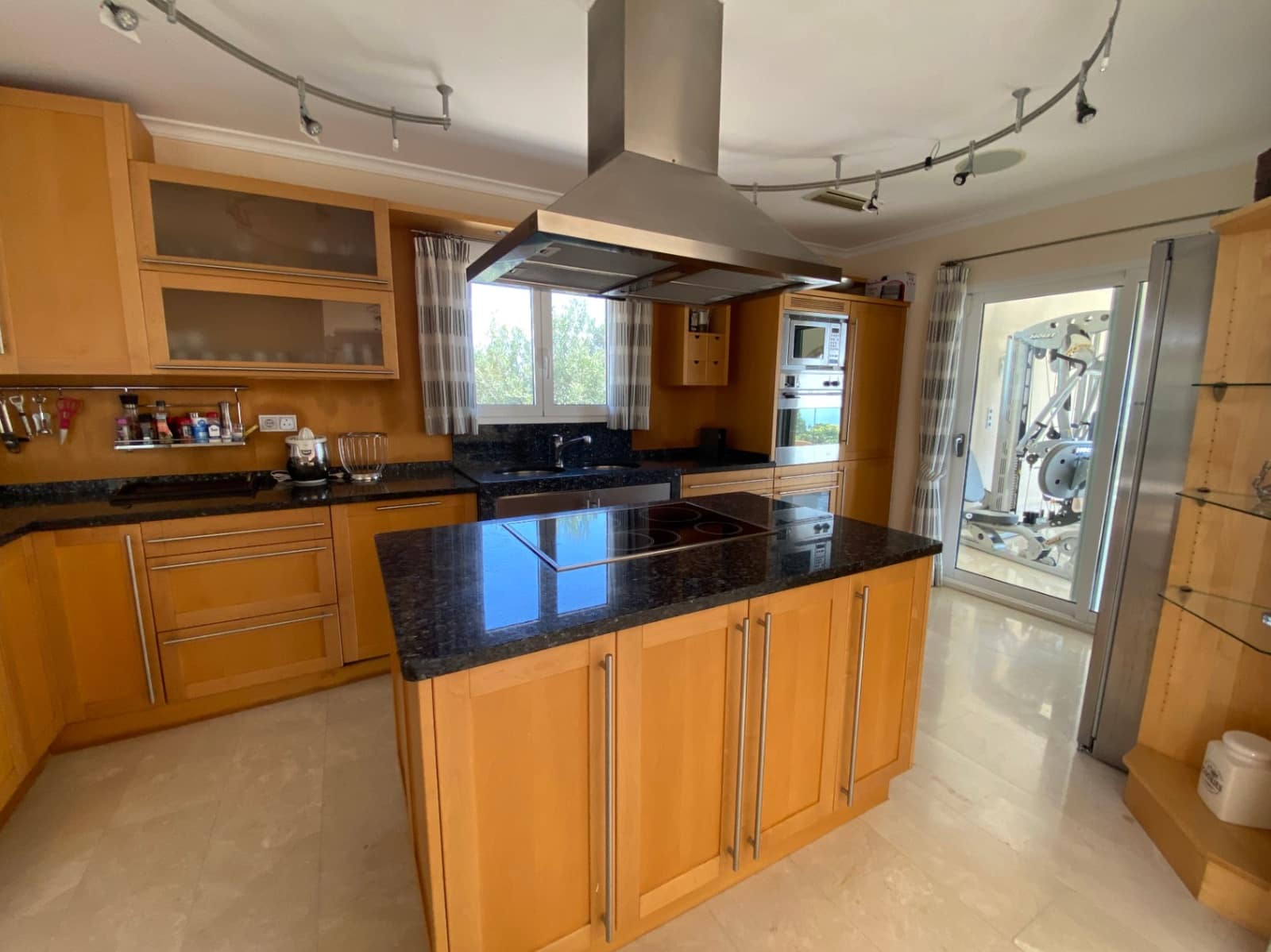 4 bedroom Villa for sale in Moraira with pool garage - € 1,500,000 (Ref: 9895397)