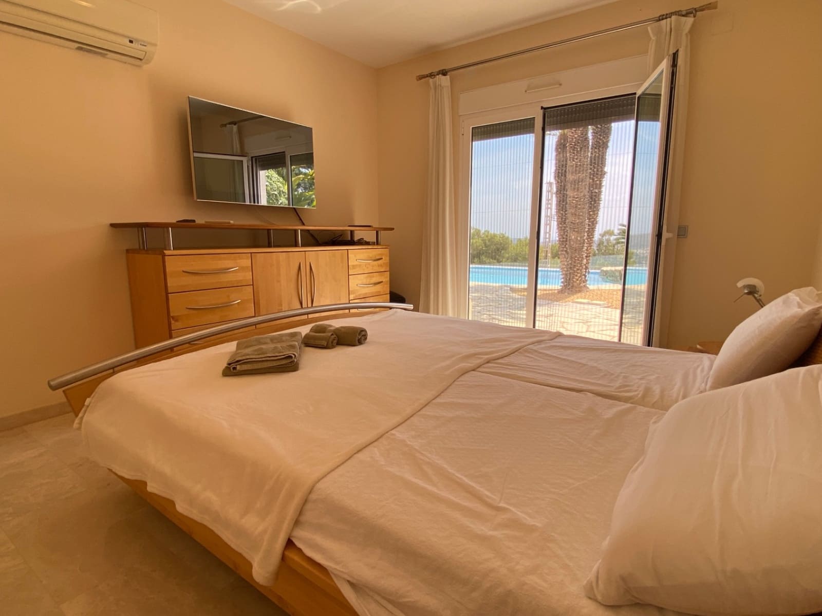 4 bedroom Villa for sale in Moraira with pool garage - € 1,500,000 (Ref: 9895397)
