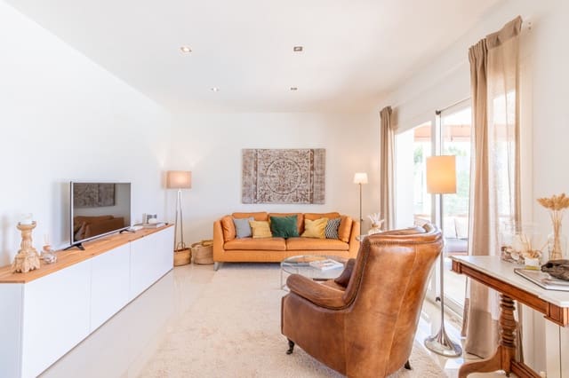3 bedroom Villa for sale in Moraira, Teulada-Moraira with pool garage - € 1,290,000 (Ref: 9906596)