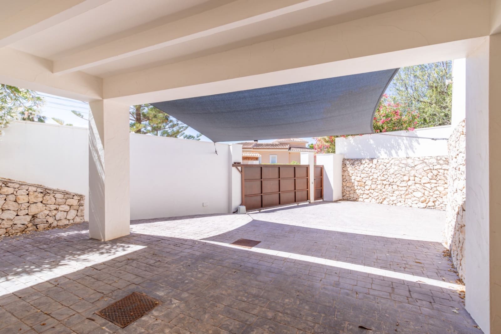 3 bedroom Villa for sale in Moraira with pool garage - € 1,290,000 (Ref: 9906596)