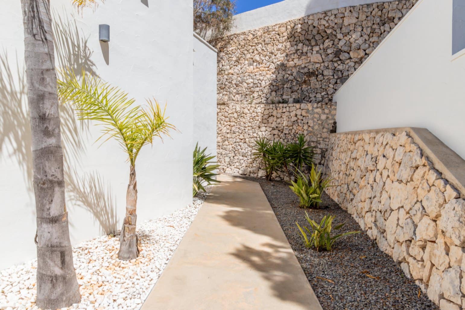 3 bedroom Villa for sale in Moraira with pool garage - € 1,290,000 (Ref: 9906596)