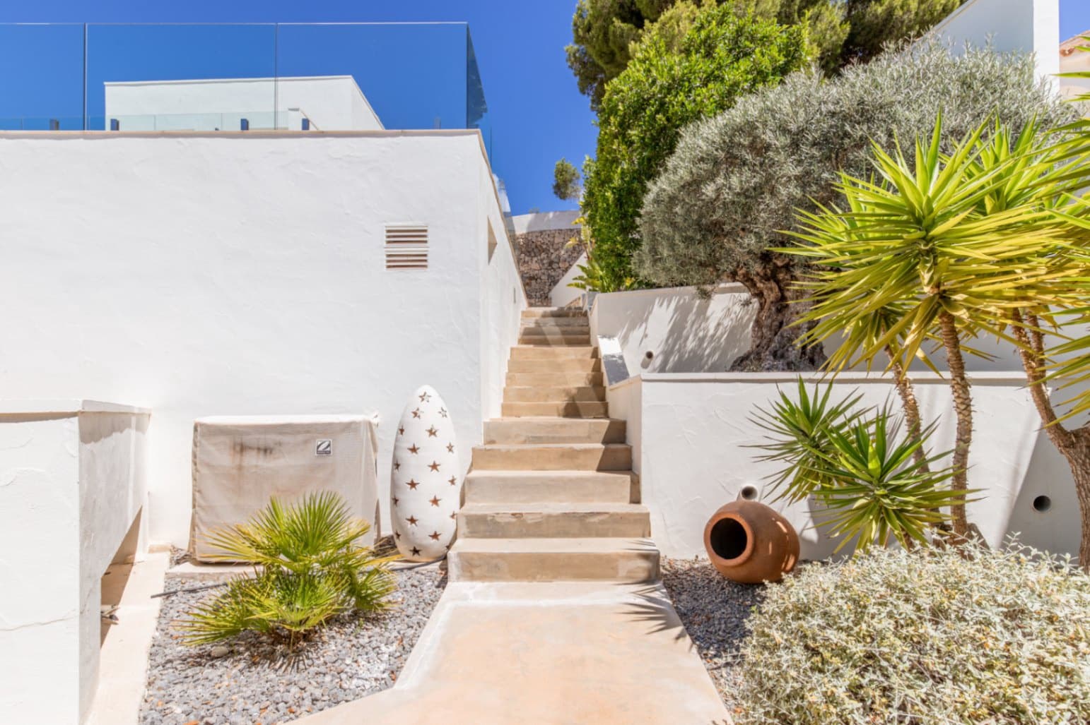 3 bedroom Villa for sale in Moraira with pool garage - € 1,290,000 (Ref: 9906596)