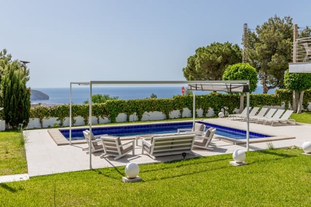 3 soverom Villa til salgs i Moraira, Teulada-Moraira med svømmebasseng garasje - € 925 000 (Ref: 9944365)