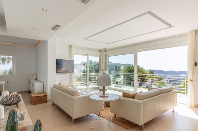 3 soverom Villa til salgs i Moraira, Teulada-Moraira med svømmebasseng garasje - € 925 000 (Ref: 9944365)
