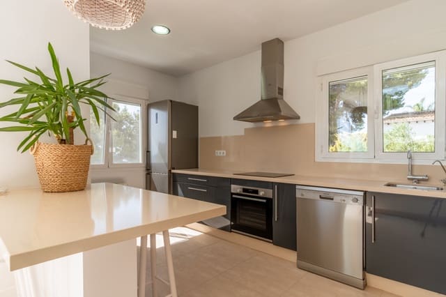 3 soverom Villa til salgs i Moraira, Teulada-Moraira med svømmebasseng garasje - € 925 000 (Ref: 9944365)
