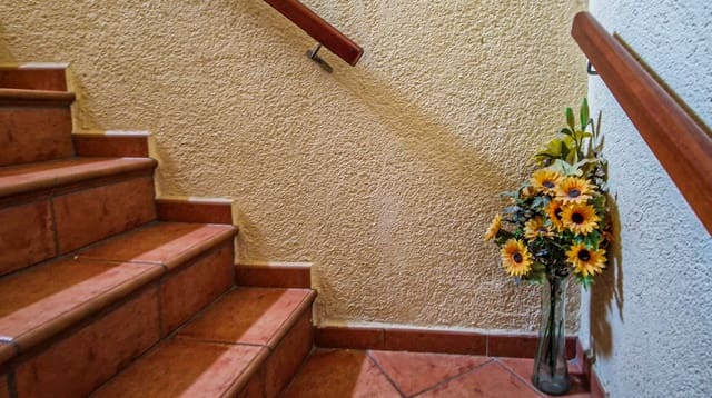 4 sypialnia Dom na sprzedaż w Dénia z garażem - 265 000 € (Ref: 7459556)