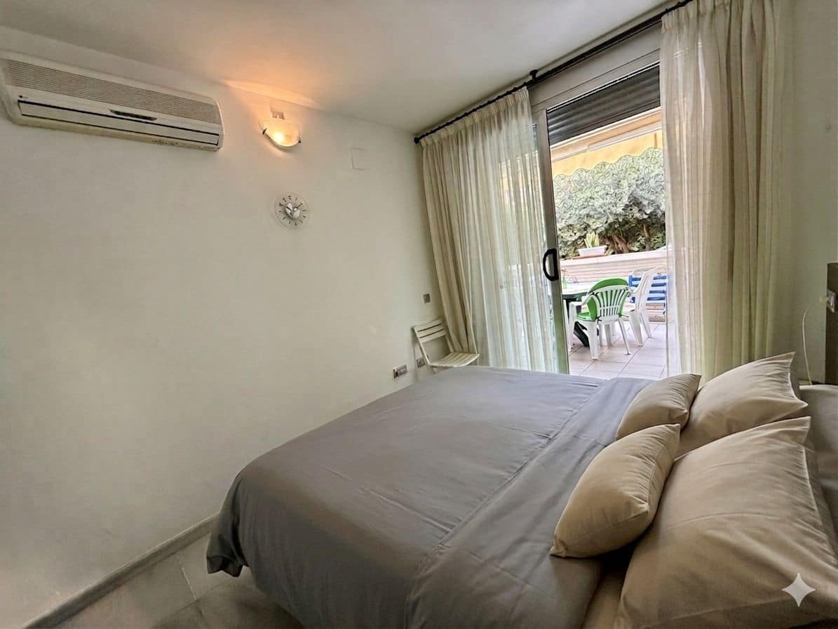 2 bedroom Apartment for sale in Denia with pool garage - € 298,000 (Ref: 9821016)