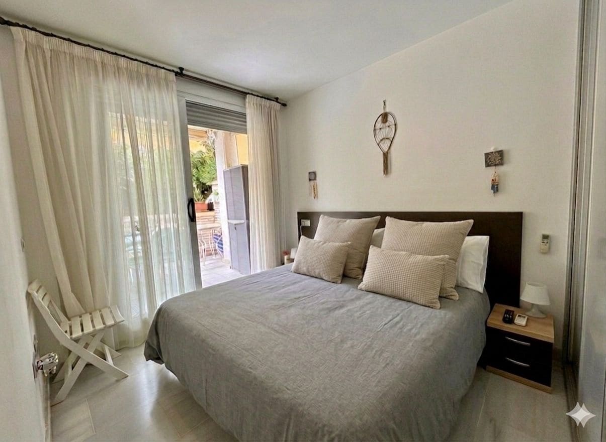 2 bedroom Apartment for sale in Denia with pool garage - € 298,000 (Ref: 9821016)