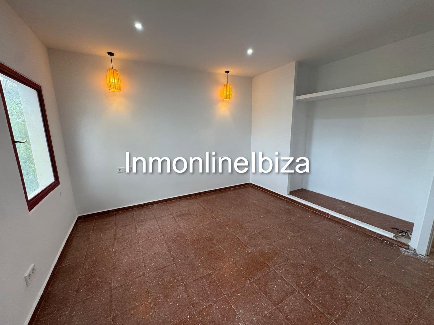 3 bedroom Villa for rent in Sant Antoni de Portmany with garage - € 2,600 (Ref: 10127644)