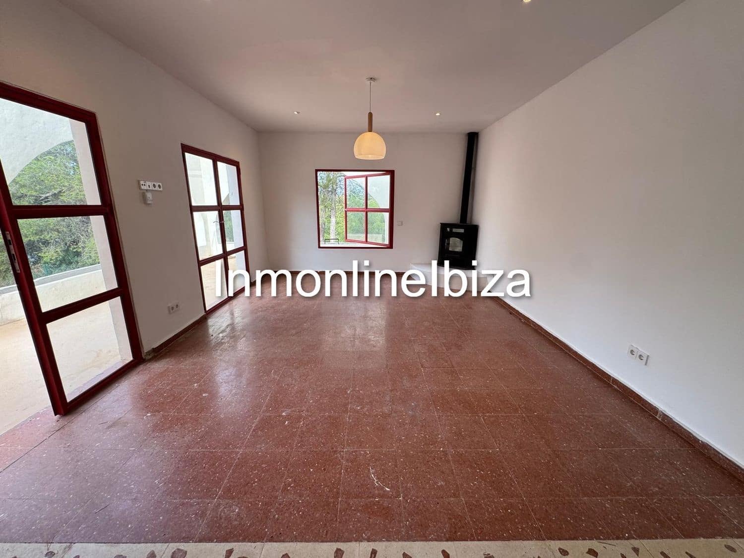3 bedroom Villa for rent in Sant Antoni de Portmany with garage - € 2,600 (Ref: 10127644)