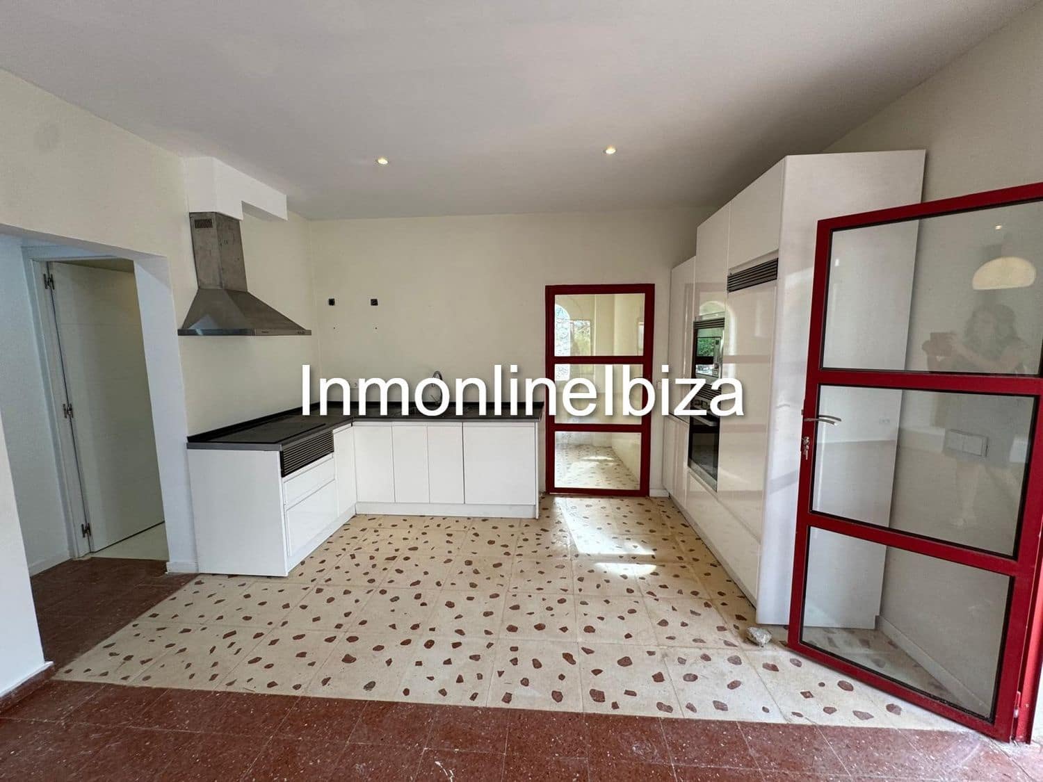 3 bedroom Villa for rent in Sant Antoni de Portmany with garage - € 2,600 (Ref: 10127644)