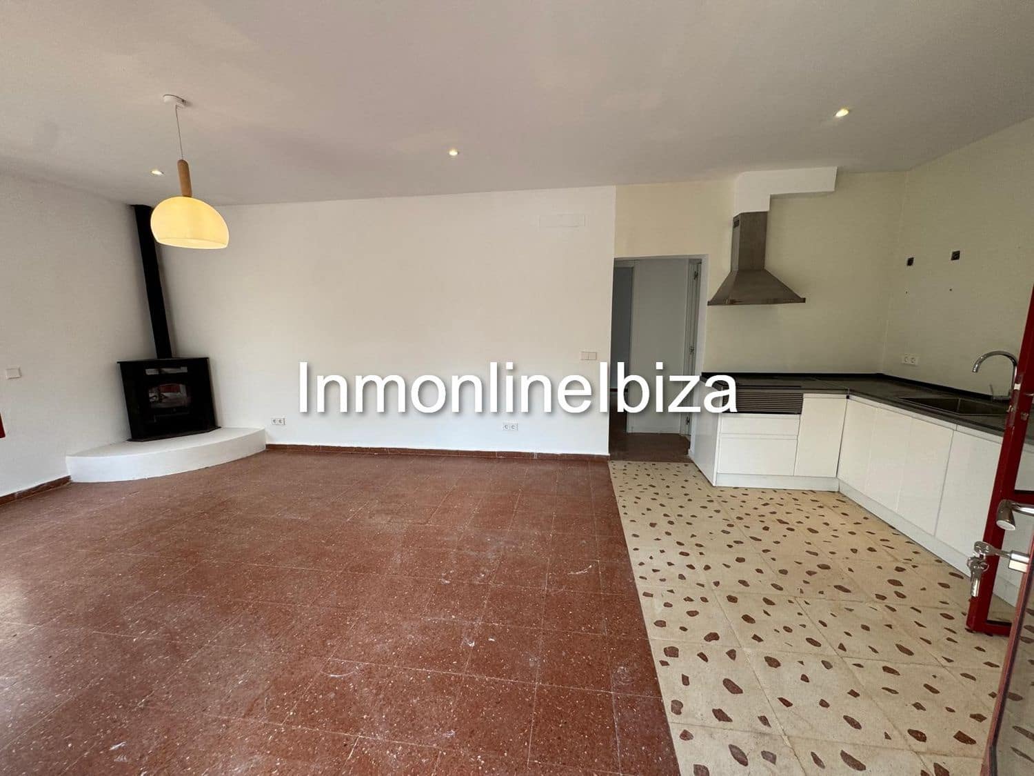 3 bedroom Villa for rent in Sant Antoni de Portmany with garage - € 2,600 (Ref: 10127644)