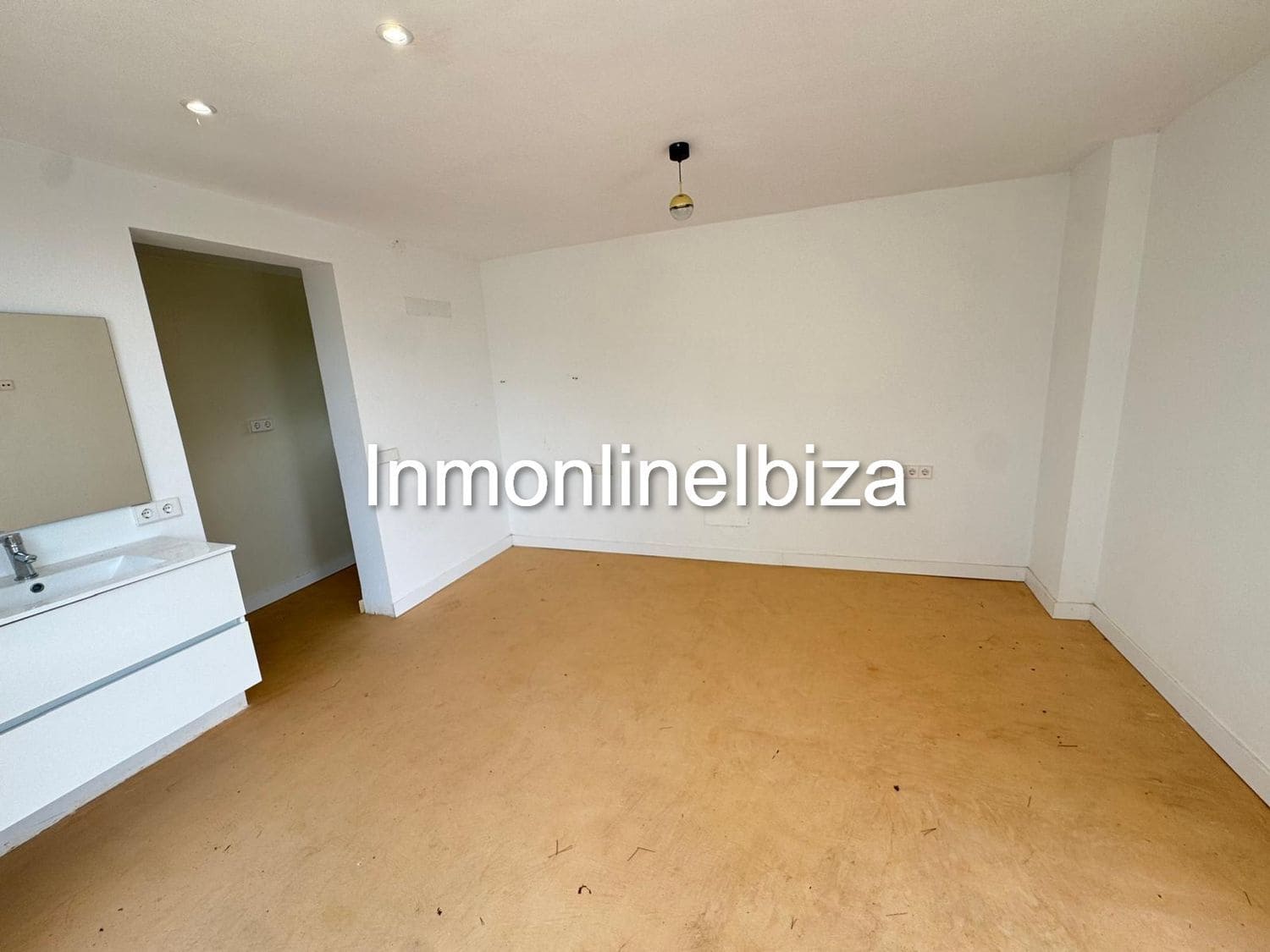 3 bedroom Villa for rent in Sant Antoni de Portmany with garage - € 2,600 (Ref: 10127644)