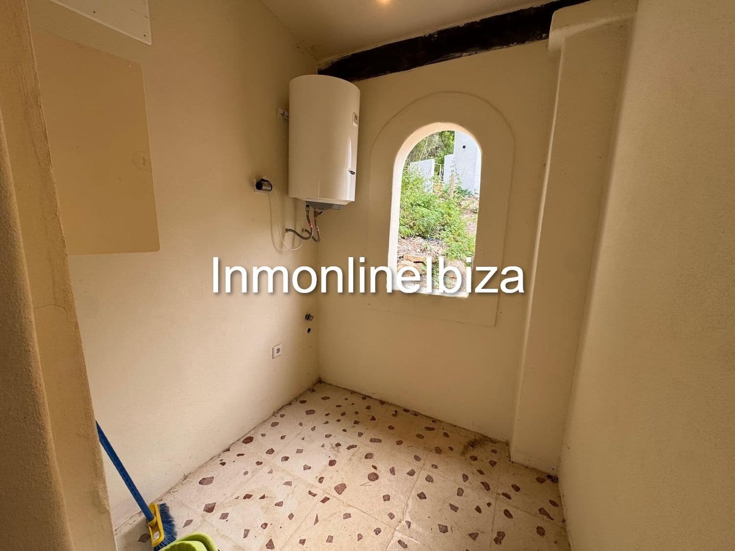 3 bedroom Villa for rent in Sant Antoni de Portmany with garage - € 2,600 (Ref: 10127644)