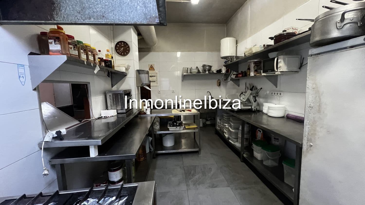 Kaupallinen myytävänä paikassa Ibiza kaupunki - 420 000 € (Ref: 10131150)
