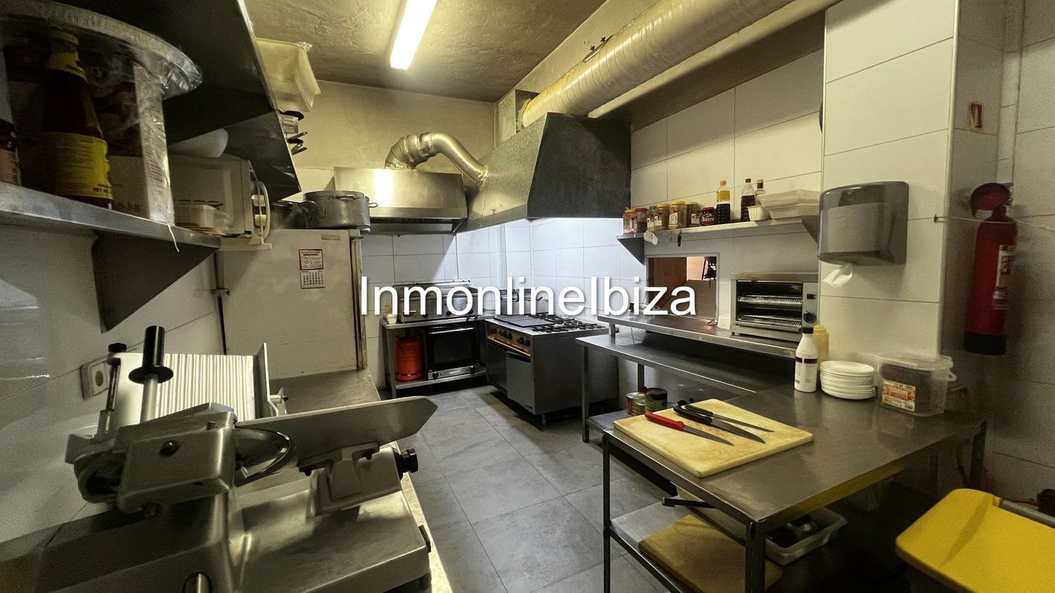 Kaupallinen myytävänä paikassa Ibiza kaupunki - 420 000 € (Ref: 10131150)