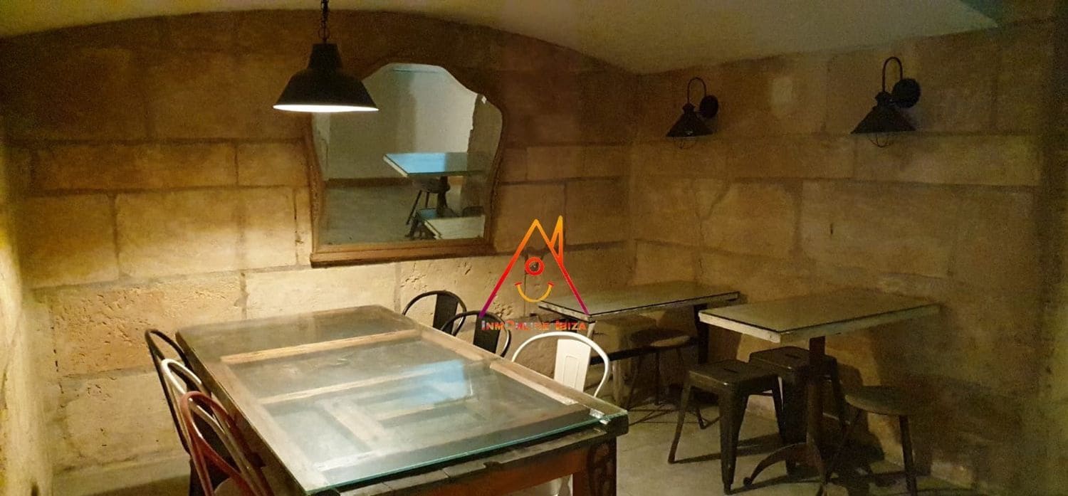 Commercieel te koop in Ibiza dorp - € 325.000 (Ref: 4190155)