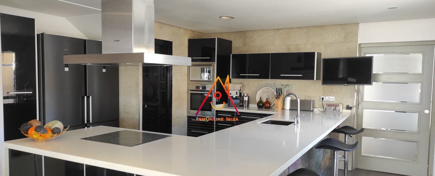 4 soveværelse Villa til leje i Callosa d'En Sarria med swimmingpool - € 4.000 (Ref: 8327249)