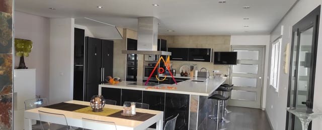 4 bedroom Villa for rent in Callosa d'En Sarrià with pool - € 4,000 (Ref: 8327249)