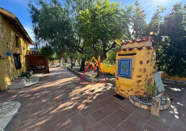 5 bedroom Villa for sale in Tárbena with pool garage - € 290,000 (Ref: 8731638)