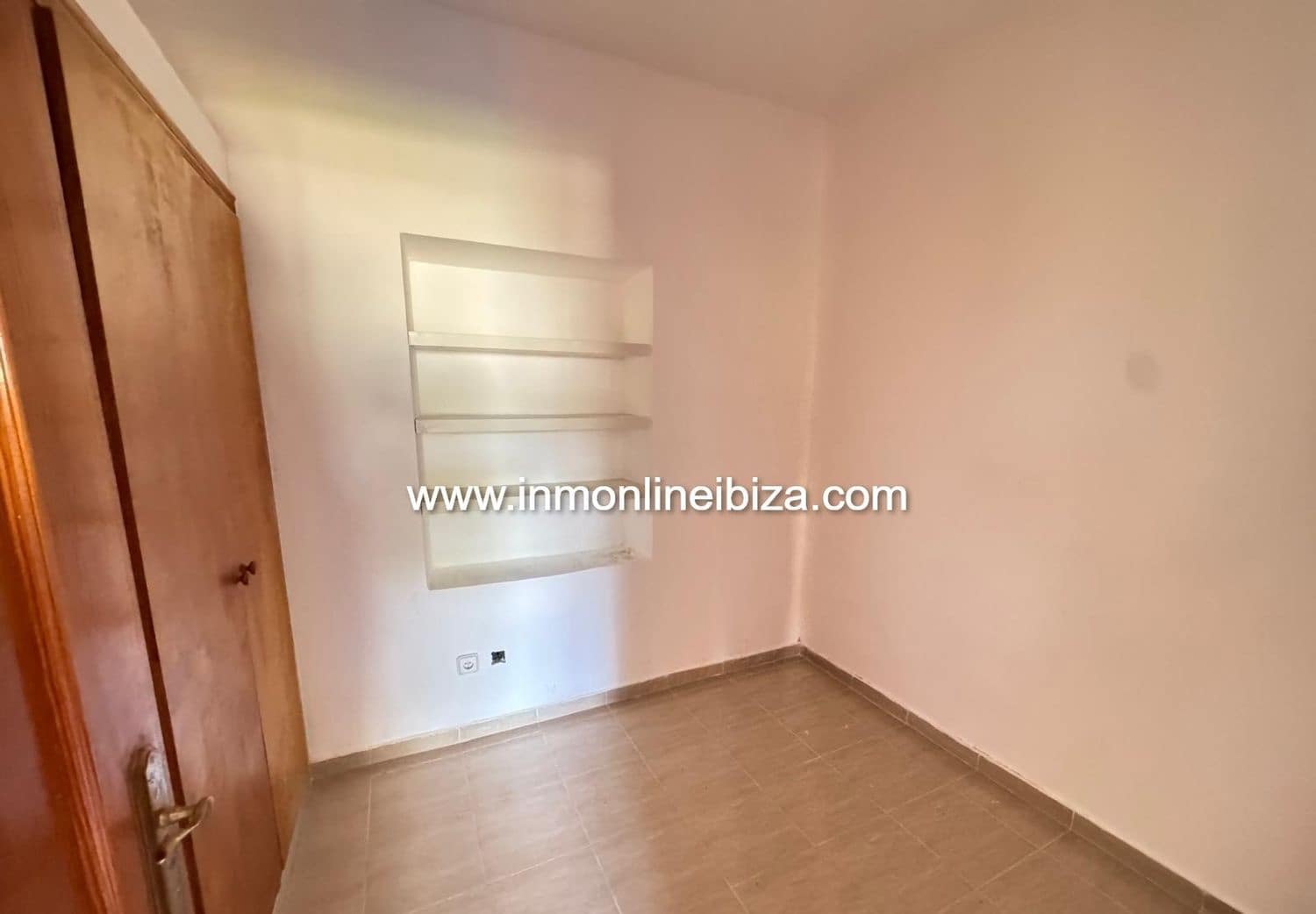 Villa/Maison de 2 chambres à louer à Santa Eulalia / Santa Eularia avec garage - 1 800 € (Ref: 9335620)