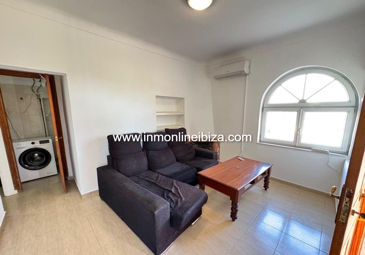Villa/Maison de 2 chambres à louer à Santa Eulalia / Santa Eularia avec garage - 1 800 € (Ref: 9335620)