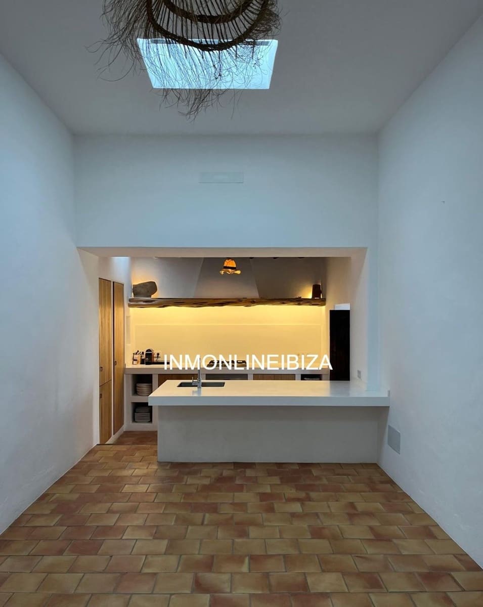 5 bedroom Villa for rent in Sant Joan de Labritja with pool garage - € 8,000 (Ref: 9838733)