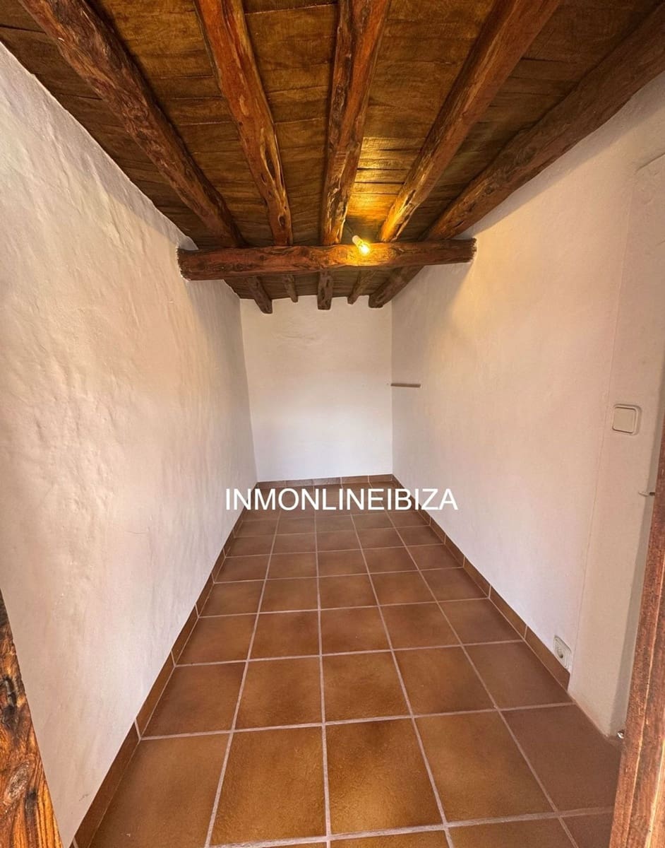 5 bedroom Villa for rent in Sant Joan de Labritja with pool garage - € 8,000 (Ref: 9838733)