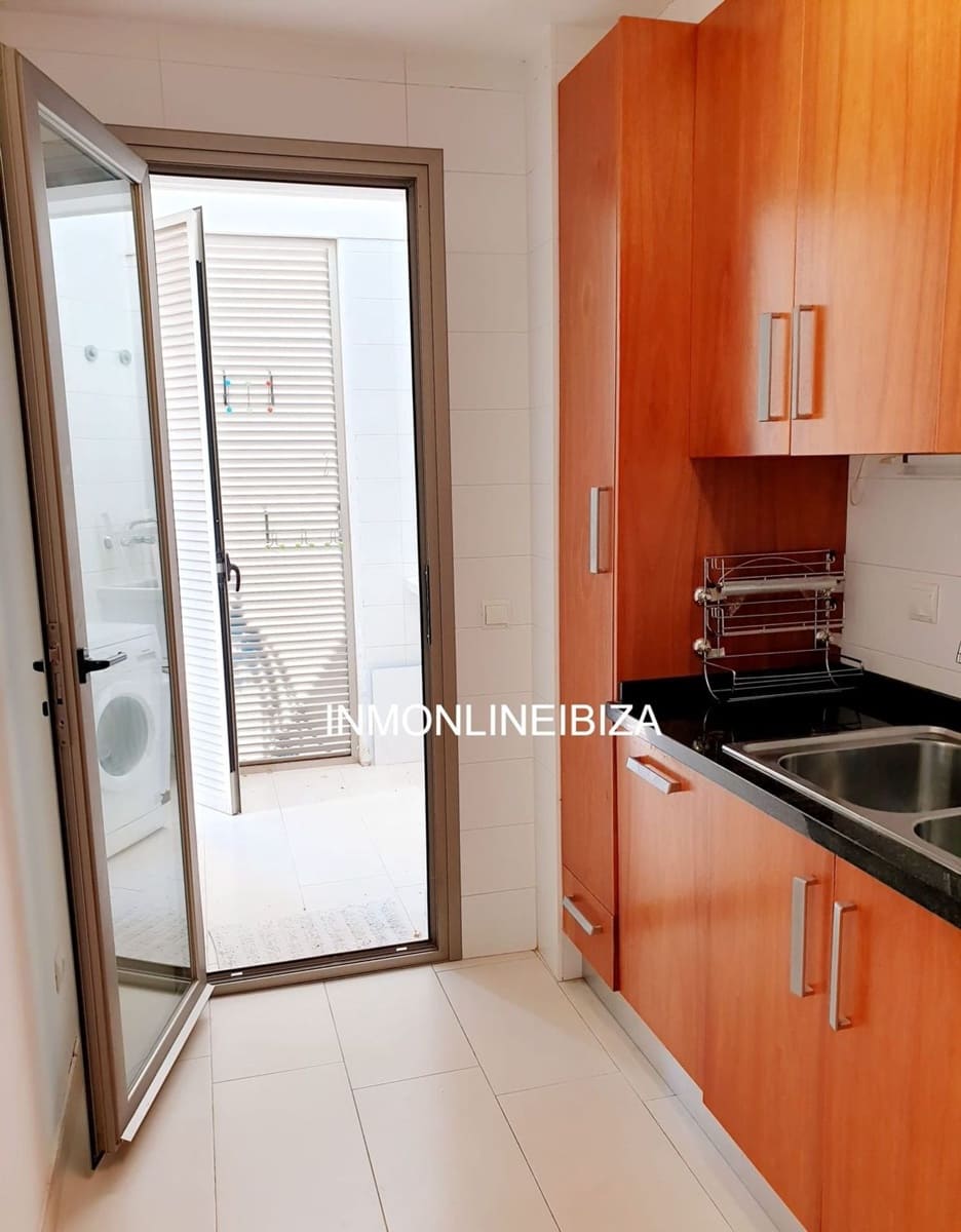 2 sypialnia Apartament do wynajęcia w Sant Antoni de Portmany z basenem garażem - 2 000 € (Ref: 9898686)