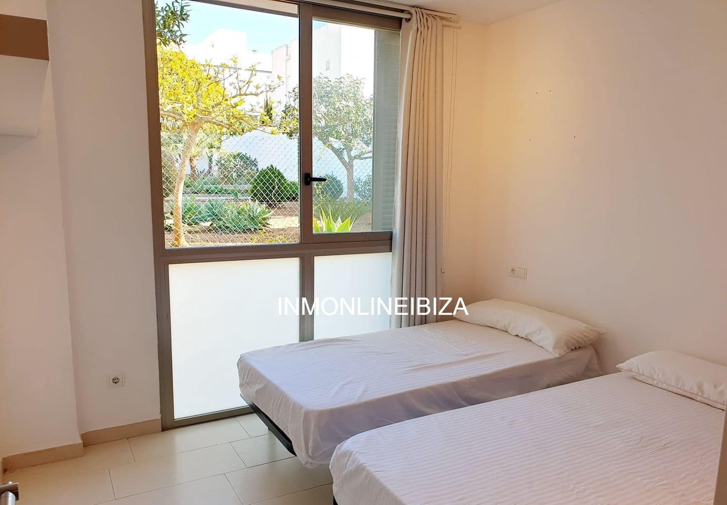 2 sypialnia Apartament do wynajęcia w Sant Antoni de Portmany z basenem garażem - 2 000 € (Ref: 9898686)