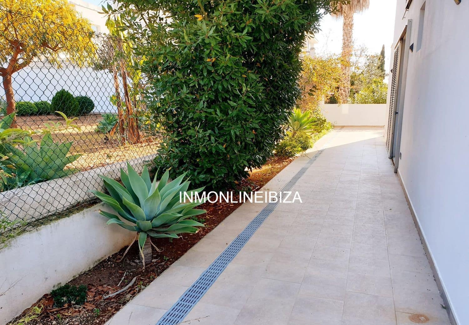 2 sypialnia Apartament do wynajęcia w Sant Antoni de Portmany z basenem garażem - 2 000 € (Ref: 9898686)