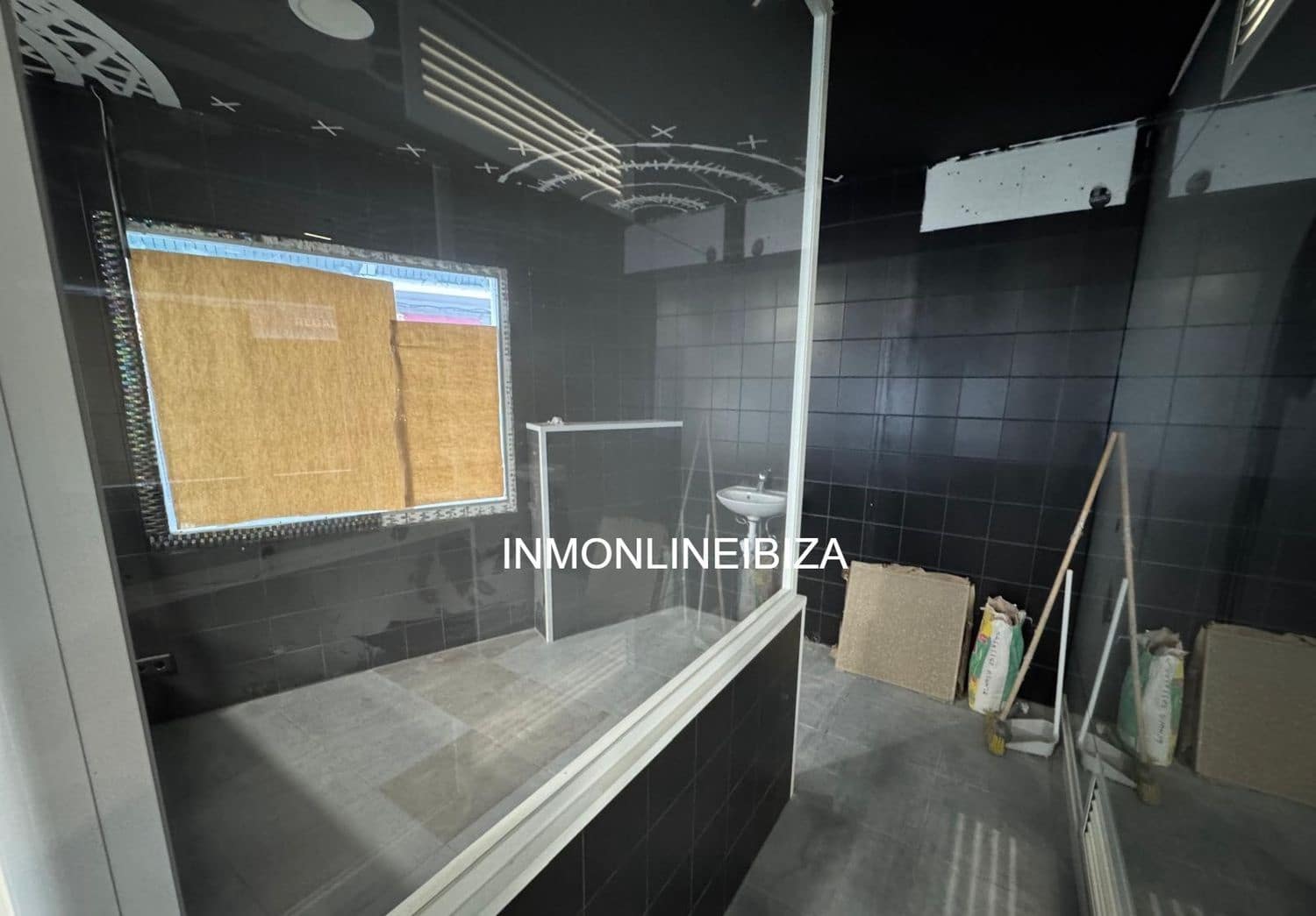 Commercial for rent in Sant Antoni de Portmany - € 1,800 (Ref: 9930033)