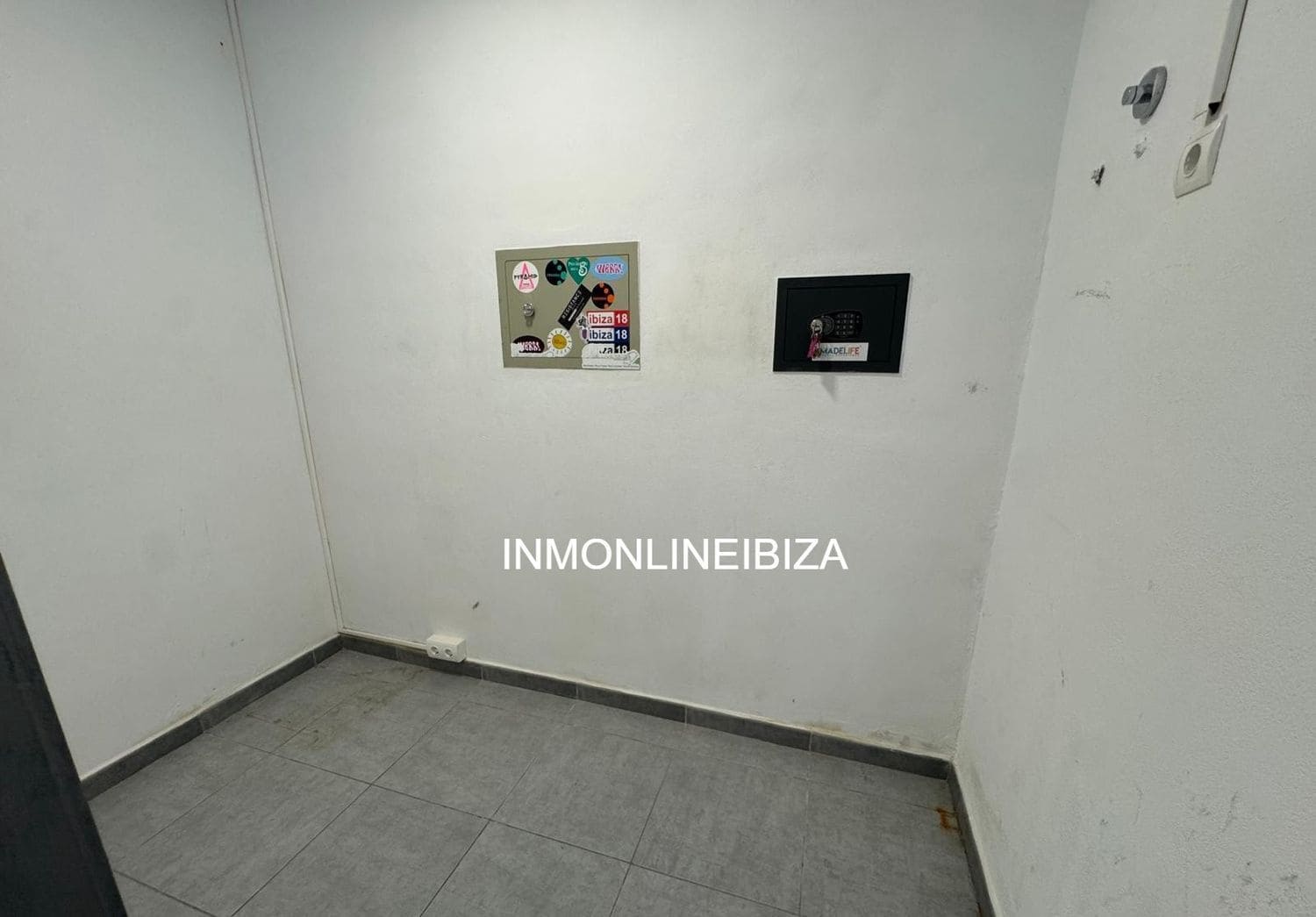 Commercial for rent in Sant Antoni de Portmany - € 1,800 (Ref: 9930033)
