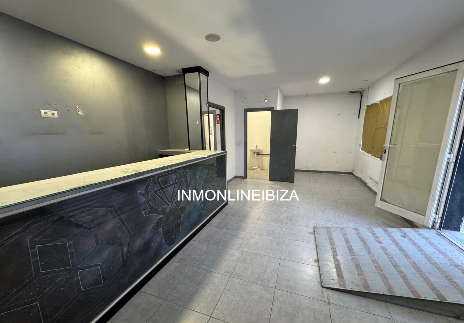 Commercial for rent in Sant Antoni de Portmany - € 1,800 (Ref: 9930033)