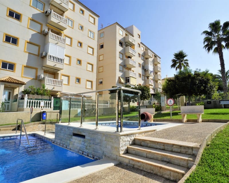 2 makuuhuone Huoneisto myytävänä paikassa Torrevieja mukana uima-altaan - 149 900 € (Ref: 10008167)