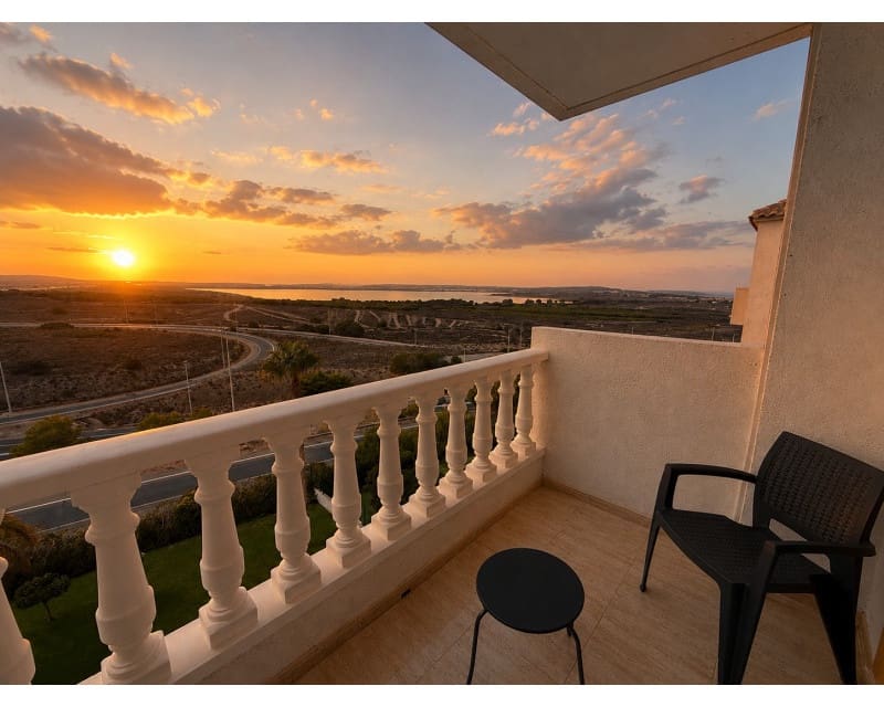 2 makuuhuone Huoneisto myytävänä paikassa Torrevieja mukana uima-altaan - 149 900 € (Ref: 10008167)