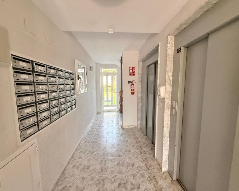 2 makuuhuone Huoneisto myytävänä paikassa Torrevieja mukana uima-altaan - 149 900 € (Ref: 10008167)