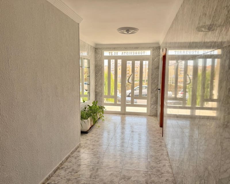 2 makuuhuone Huoneisto myytävänä paikassa Torrevieja mukana uima-altaan - 149 900 € (Ref: 10008167)