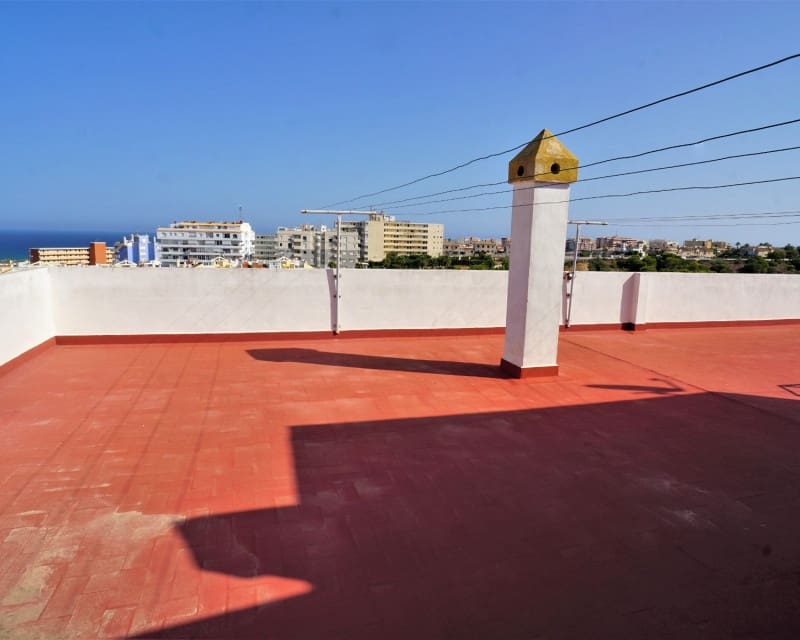 2 makuuhuone Huoneisto myytävänä paikassa Torrevieja mukana uima-altaan - 149 900 € (Ref: 10008167)