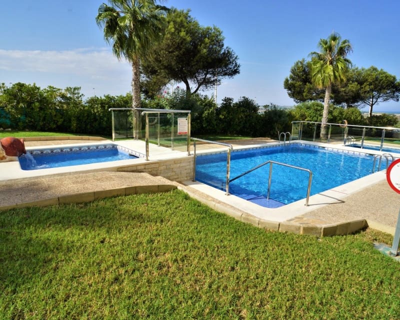 2 makuuhuone Huoneisto myytävänä paikassa Torrevieja mukana uima-altaan - 149 900 € (Ref: 10008167)