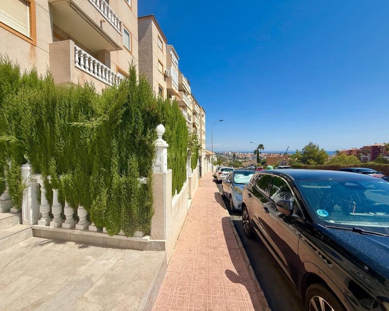 2 makuuhuone Huoneisto myytävänä paikassa Torrevieja mukana uima-altaan - 149 900 € (Ref: 10008167)