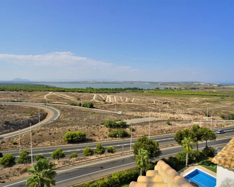 2 makuuhuone Huoneisto myytävänä paikassa Torrevieja mukana uima-altaan - 149 900 € (Ref: 10008167)