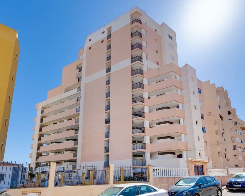 Appartement de 2 chambres à louer à Torrevieja - 1 000 € (Ref: 10033159)