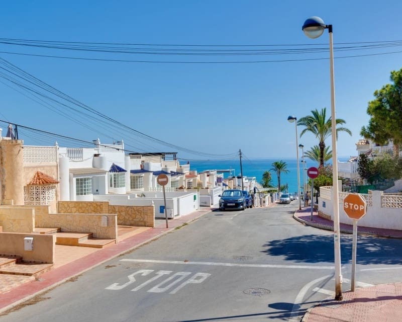 Appartement de 2 chambres à louer à Torrevieja - 1 000 € (Ref: 10033159)