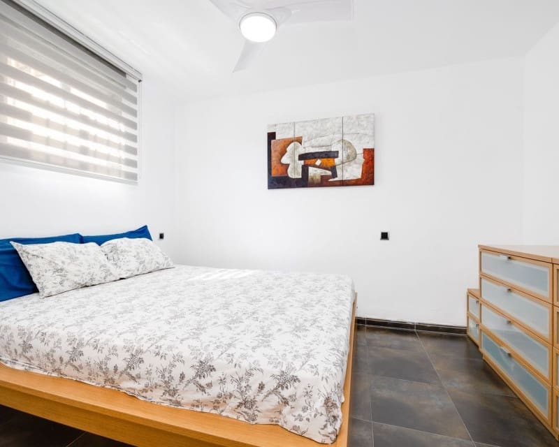 Appartement de 2 chambres à louer à Torrevieja - 1 000 € (Ref: 10033159)