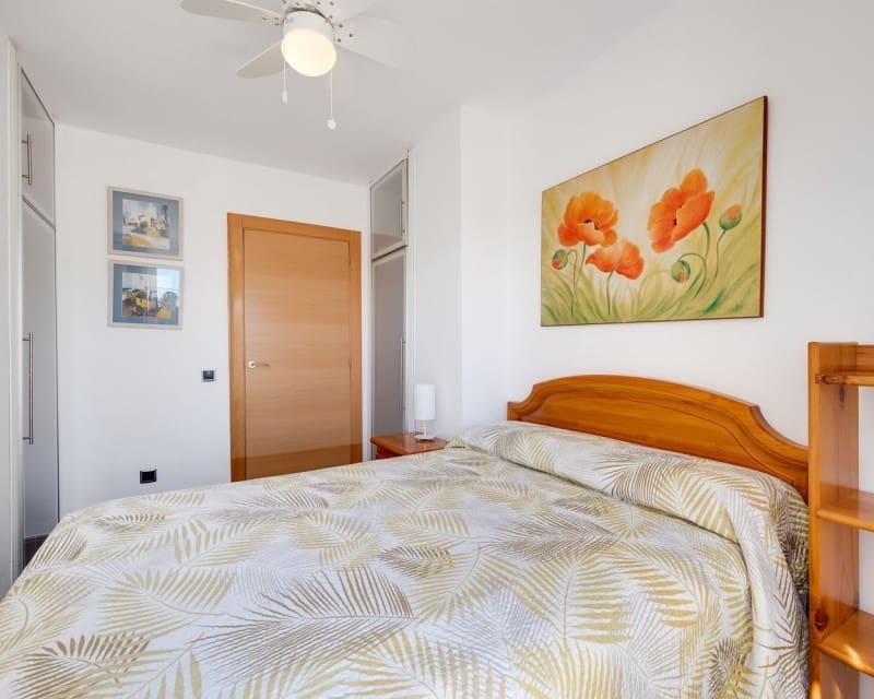 Appartement de 2 chambres à louer à Torrevieja - 1 000 € (Ref: 10033159)